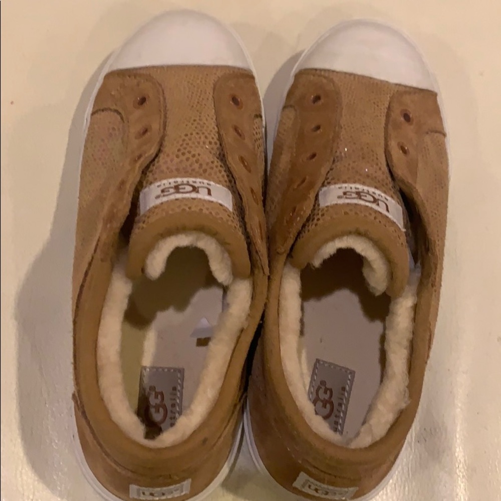 New ❤️UGG lined with 100% shearling wool